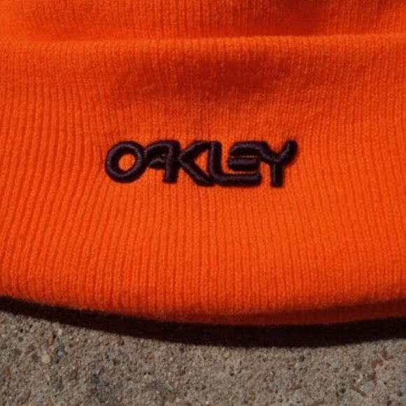 Oakley Beanie - Picture 3 of 8